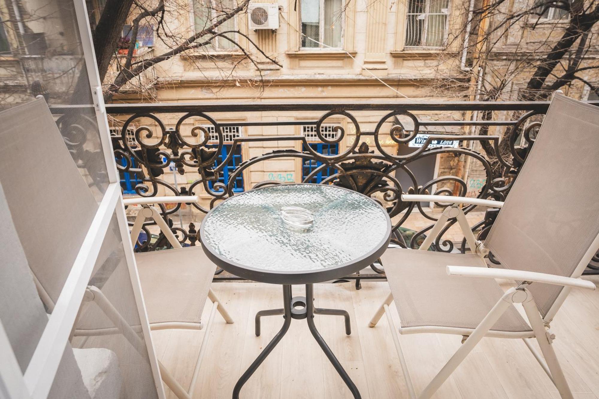 Hh Hotel Tbilisi Exteriör bild